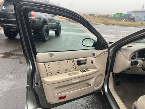 Used 2004 Ford Taurus SE image 17