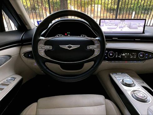 Used 2022 Genesis GV70 2.5T image 5