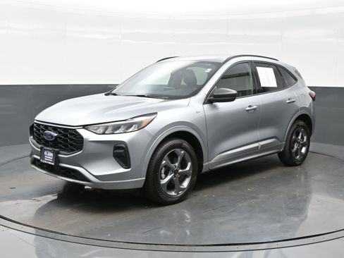 Used 2023 Ford Escape ST-Line image 2