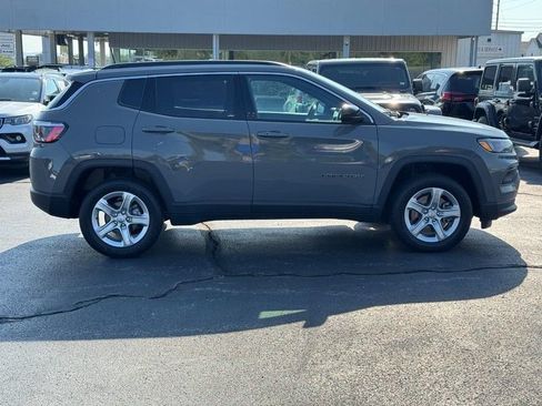 Used 2023 Jeep Compass Latitude w/ Convenience Group AWD/4WD image 2