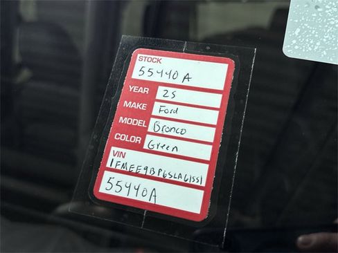 Used 2025 Ford Bronco Badlands image 30