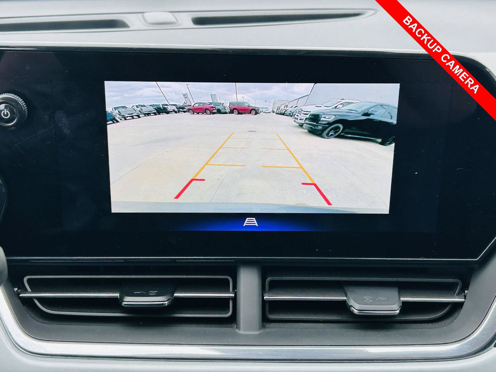 Used 2025 Chevrolet Trax LT w/ LT Convenience Package FWD image 8