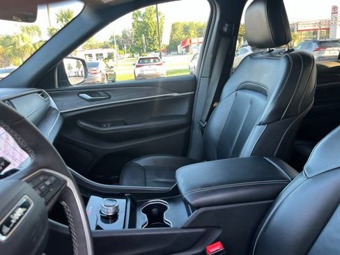 Used 2025 Jeep Grand Cherokee L Limited w/ Black Appearance Package RWD image 10