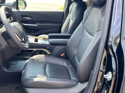 Used 2025 Toyota Sienna Platinum AWD/4WD image 11