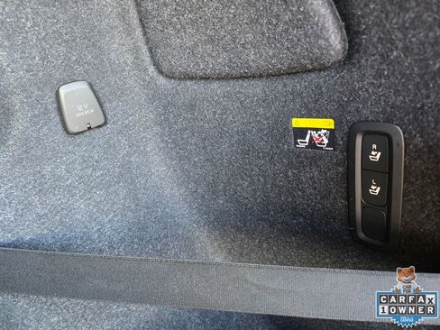 Used 2019 Volvo XC40 T4 Momentum image 23