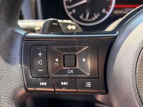 Certified 2024 Nissan Rogue SV FWD image 25