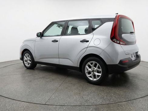 Used 2025 Kia Soul LX w/ LX Technology Package FWD image 6