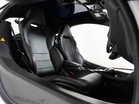 Used 2022 McLaren GT image 33