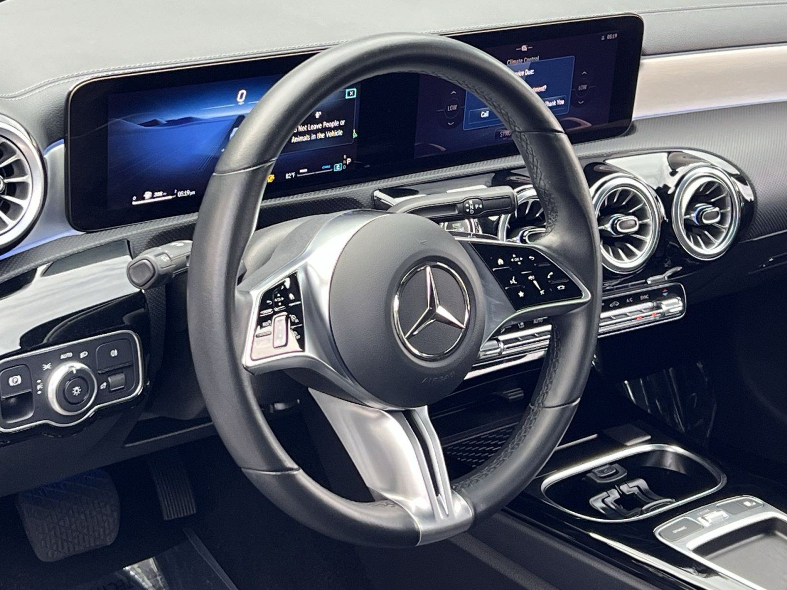 Used 2025 Mercedes-Benz CLA 250 4MATIC image 21