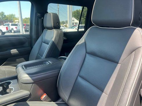 Used 2023 GMC Yukon XL SLT w/ SLT Luxury Package AWD/4WD image 11