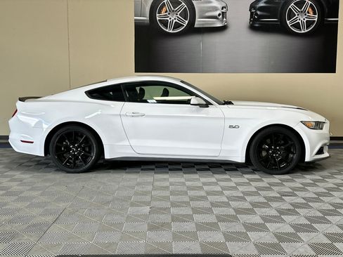 Used 2016 Ford Mustang GT RWD image 3