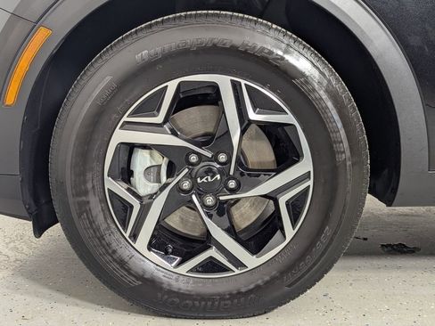 Used 2025 Kia Sportage LX image 9