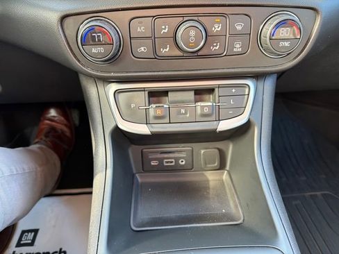 Used 2022 GMC Terrain SLT w/ Tech Package image 25