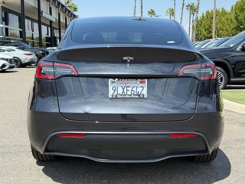 Used 2024 Tesla Model Y Long Range RWD image 16