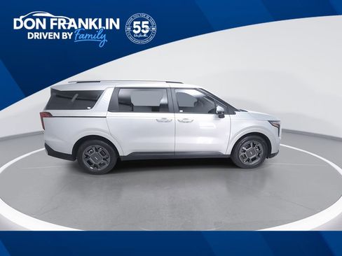 Used 2025 Kia Carnival EX image 1