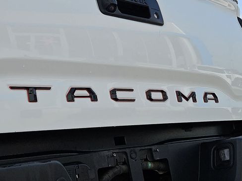 Used 2020 Toyota Tacoma TRD Sport w/ TRD Premium Sport Package AWD/4WD image 38