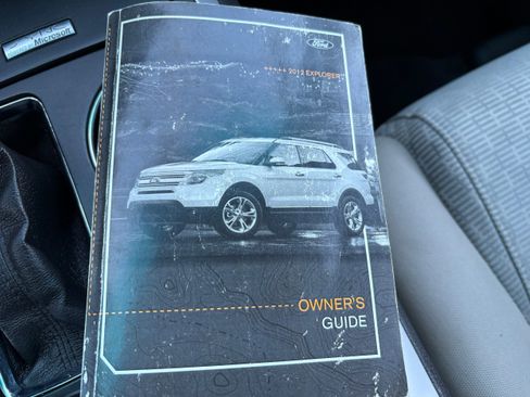 Used 2012 Ford Explorer XLT image 37