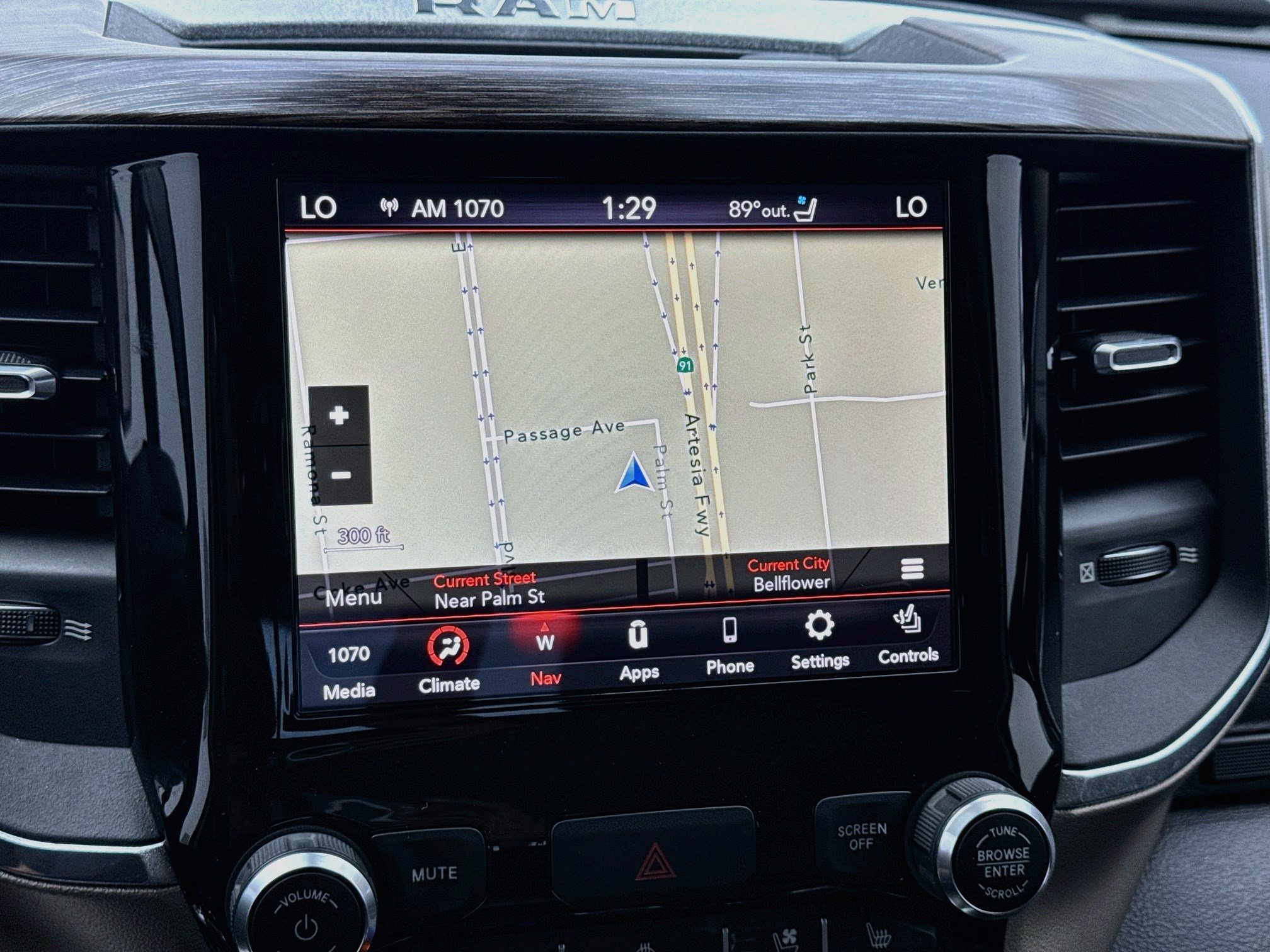 Used 2019 RAM 1500 Laramie AWD/4WD image 9