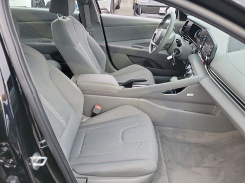 Certified 2024 Hyundai Elantra SE FWD image 19