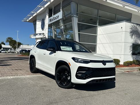 New 2026 Volkswagen Tiguan SE R-Line image 1