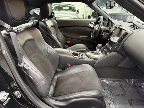 Used 2020 Nissan 370Z Touring Sport image 22