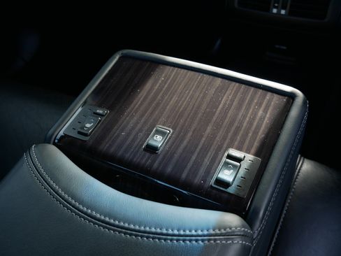 Used 2014 Lexus LS 460 AWD image 12