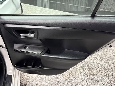 Used 2016 Toyota Camry SE image 25