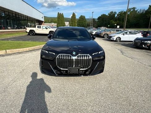 Used 2025 BMW 740i xDrive AWD/4WD image 8