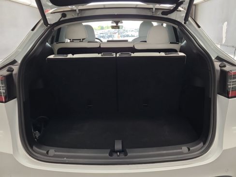 Used 2022 Tesla Model Y Long Range AWD/4WD image 2