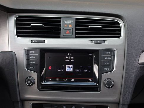 Used 2015 Volkswagen Golf S image 36