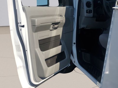 New 2026 Ford E-450 and Econoline 450 Super Duty w/ Power Equipment Group RWD image 18