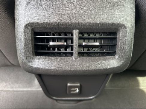 Used 2023 Chevrolet Equinox LT AWD/4WD image 16