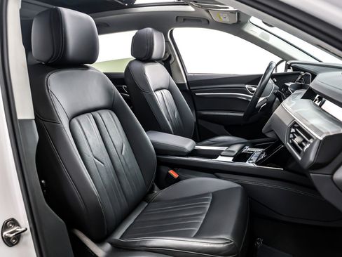 Used 2023 Audi e-tron Premium Plus w/ Premium Plus Package image 7