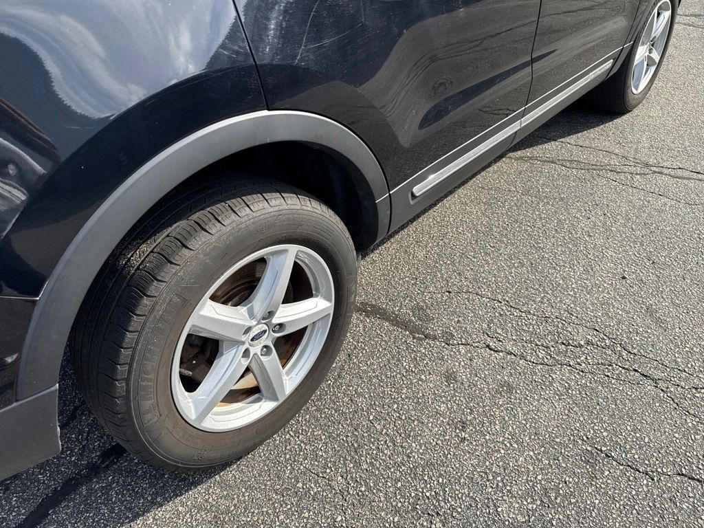 Used 2017 Ford Explorer XLT AWD/4WD image 51