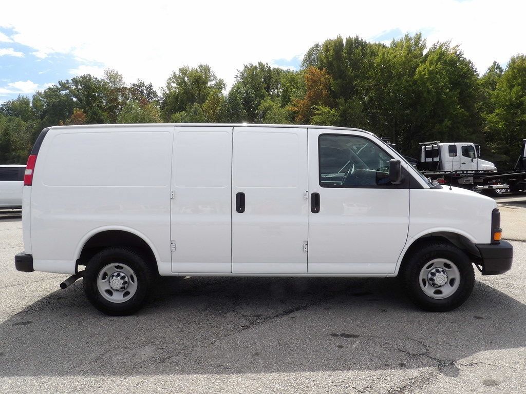 Used 2016 Chevrolet Express 2500 RWD image 9