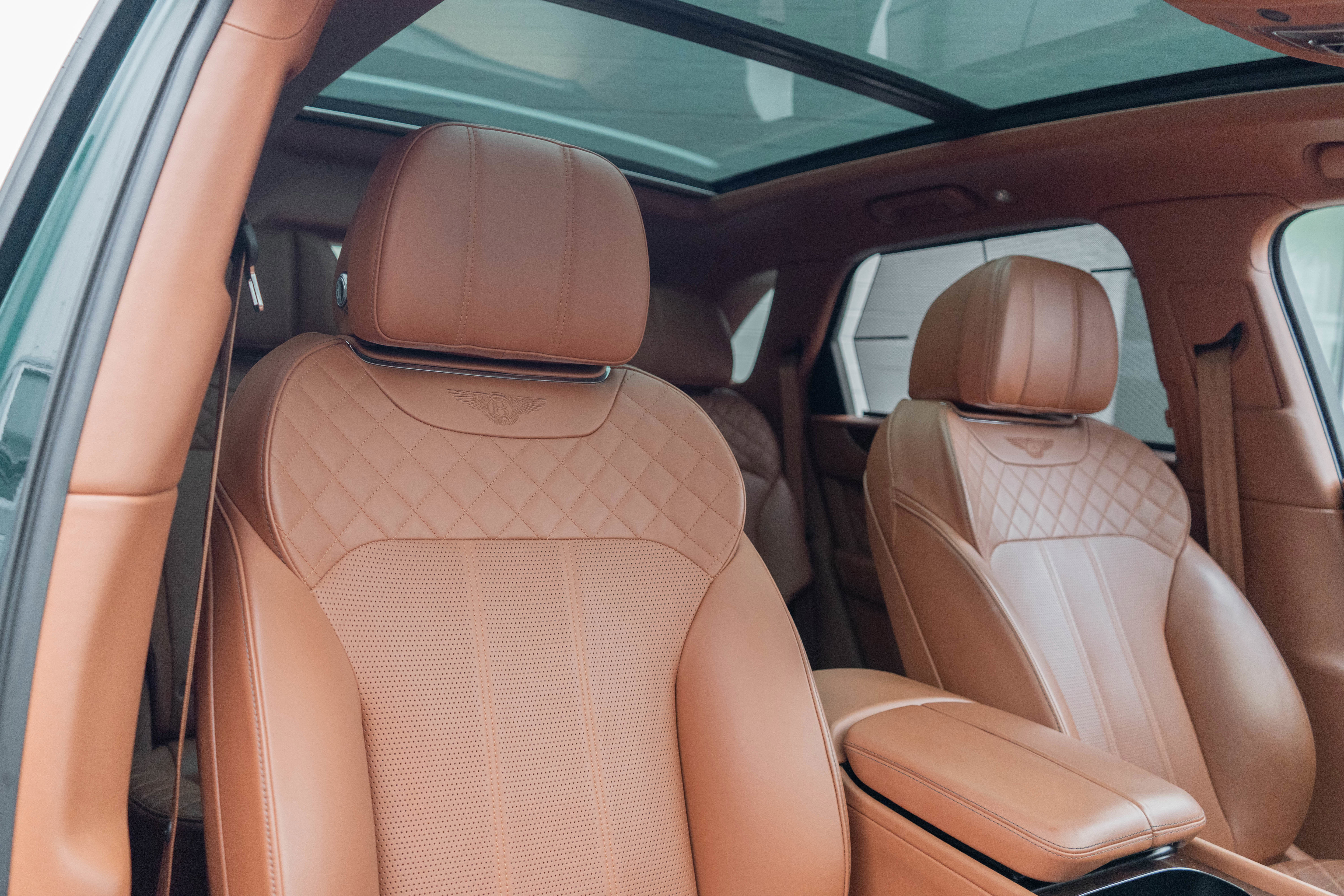 Used 2017 Bentley Bentayga AWD/4WD image 38