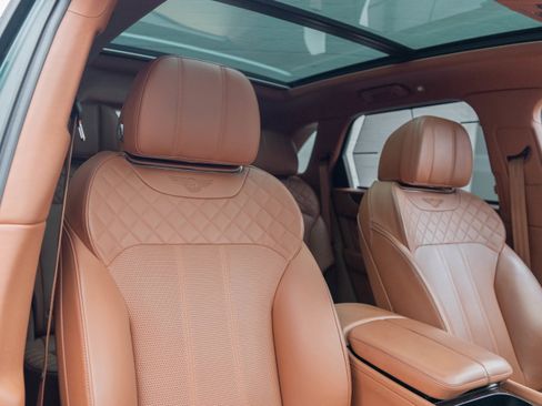 Used 2017 Bentley Bentayga image 38