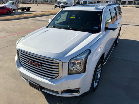 Used 2017 GMC Yukon XL SLT w/ Premium Edition image 13