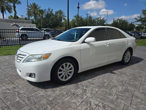 Used 2011 Toyota Camry XLE w/ SE/XLE Extra-Value Pkg FWD image 7