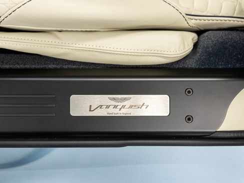 Used 2016 Aston Martin Vanquish Volante RWD image 34