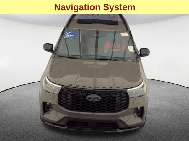 Used 2026 Ford Explorer ST-Line w/ ST-Line Street Pack AWD/4WD image 4