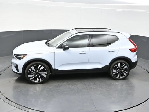 Used 2024 Volvo XC40 B5 Plus w/ Protection Package Premier AWD/4WD image 35
