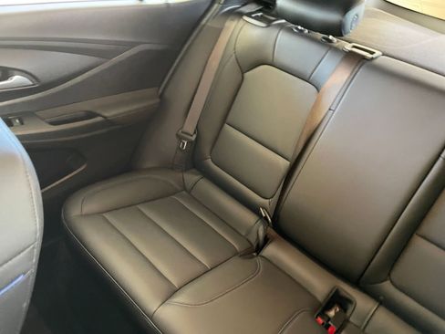 Used 2025 Buick Envista Sport Touring image 38