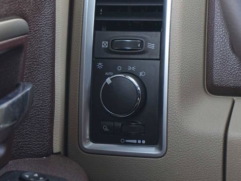 Used 2014 RAM 1500 Classic SLT image 24