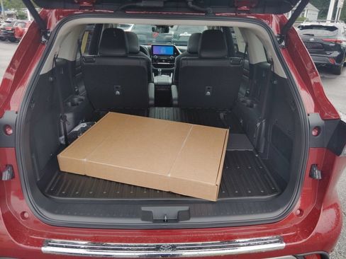 New 2026 Toyota Highlander Platinum AWD/4WD image 11