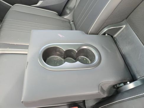 Used 2023 Volkswagen Tiguan SE w/ Panoramic Sunroof Package image 30