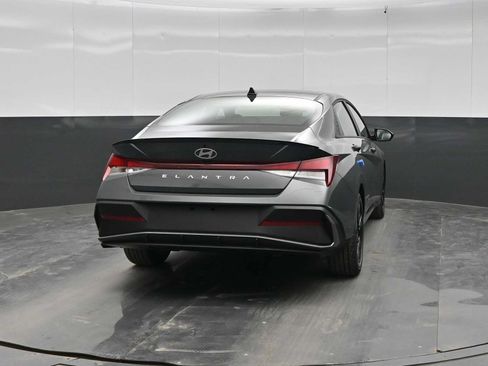New 2026 Hyundai Elantra SEL Sport FWD image 6