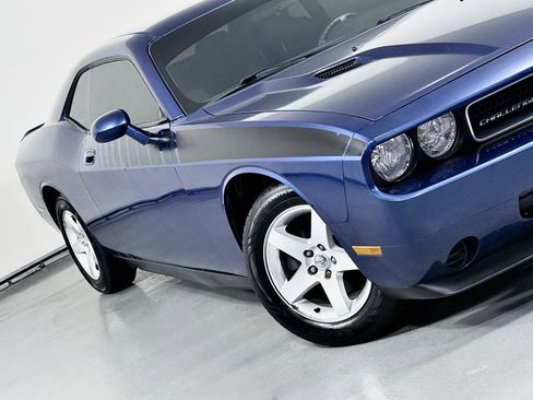 Used 2010 Dodge Challenger SE image 4