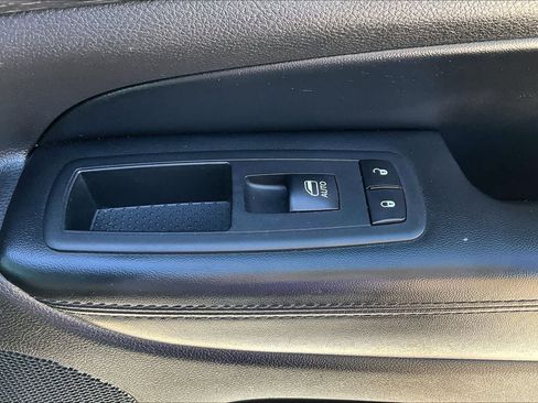Used 2018 Jeep Grand Cherokee Laredo RWD image 35
