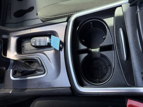 Used 2017 Dodge Charger SE image 19